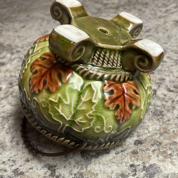 VINTAGE CERAMIC DROP BOWL WITH GREEN AND RUST LEAVES CLAW FEET! - Picture 3 of 8